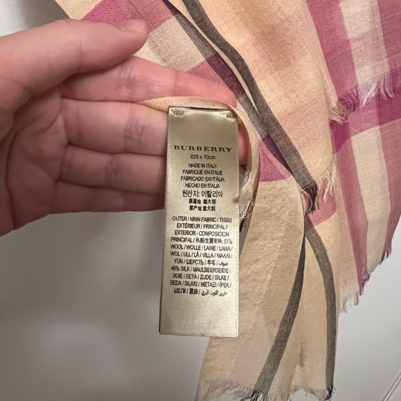 Authentic Burberry scarf - Picture 5 of 7